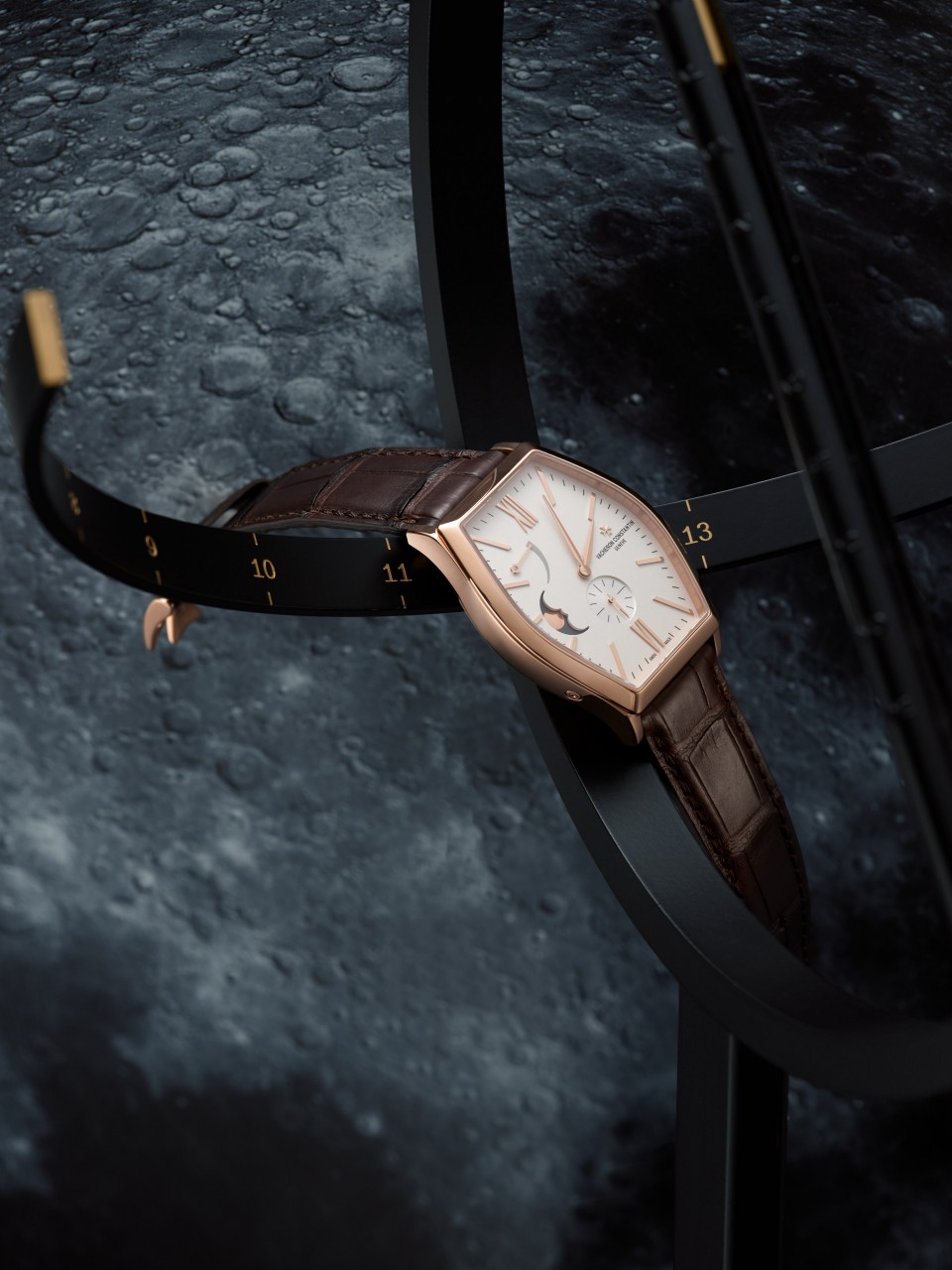 Other view - Lifestyle product photo - Watch - Malte moon phase - 42 x 36.7 mm Pink Gold with Alligator leather strap