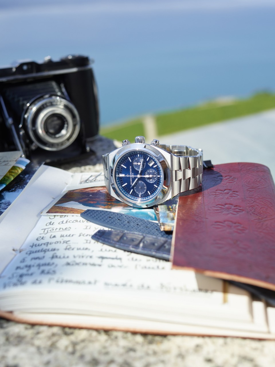 Other view - Lifestyle product photo - Watch - Overseas chronograph - 42.5 mm Steel with Grained calfskin leather, Stainless steel, Rubber straps