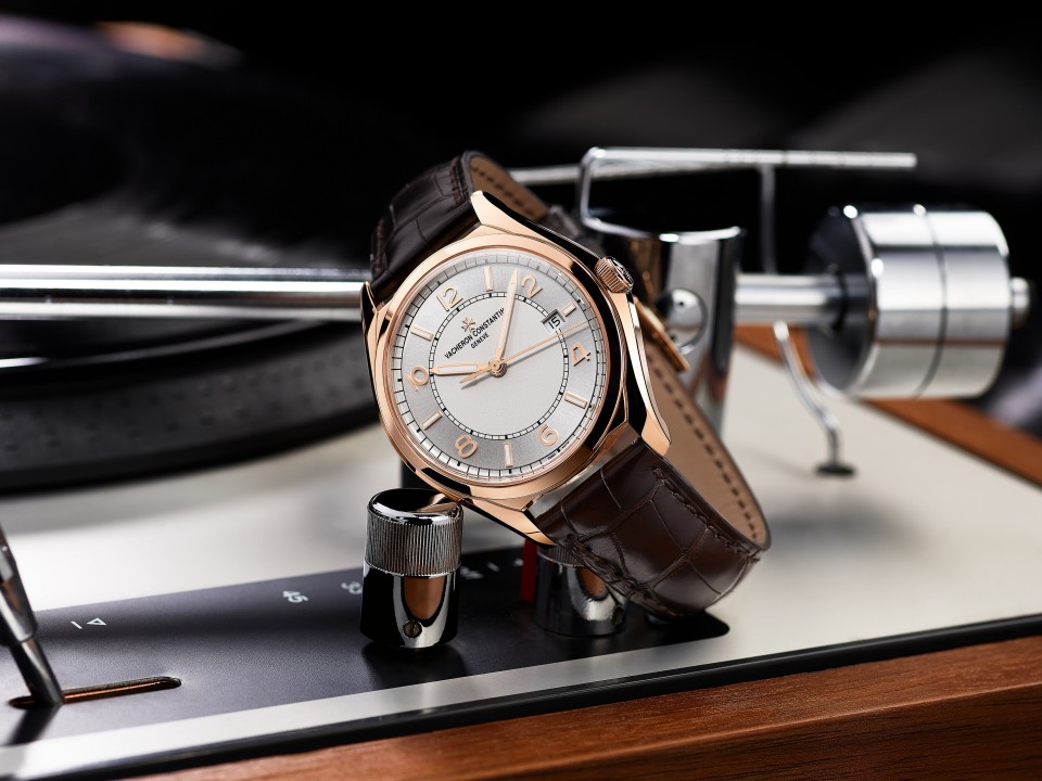 Close-up view - Packshot - Watch - Fiftysix self-winding - 40 mm Pink Gold with Alligator leather strap