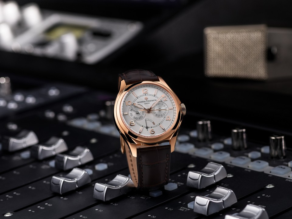 Other view - Lifestyle product photo - Watch - Fiftysix day-date - 40 mm Pink Gold with Alligator leather strap