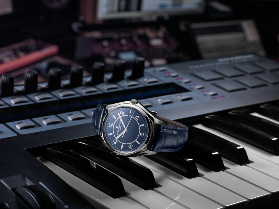 Other view - Lifestyle product photo - Watch - Fiftysix self-winding - 40 mm Steel with Alligator leather strap