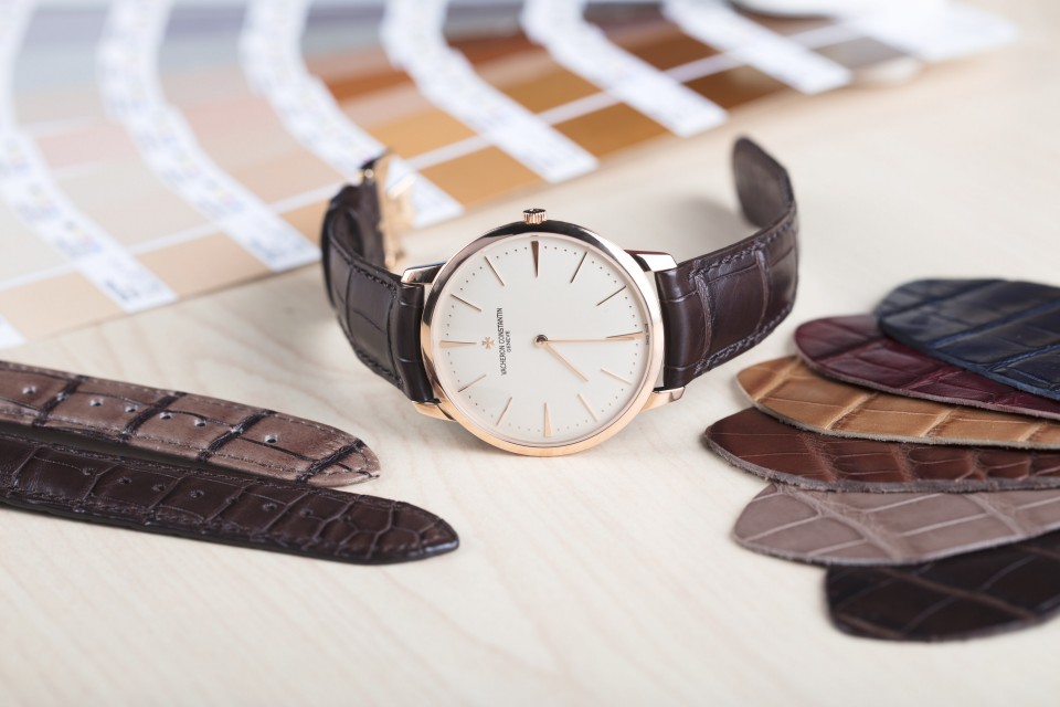 Other view - Lifestyle product photo - Watch - Patrimony manual-winding - 40 mm Pink Gold with Alligator leather strap