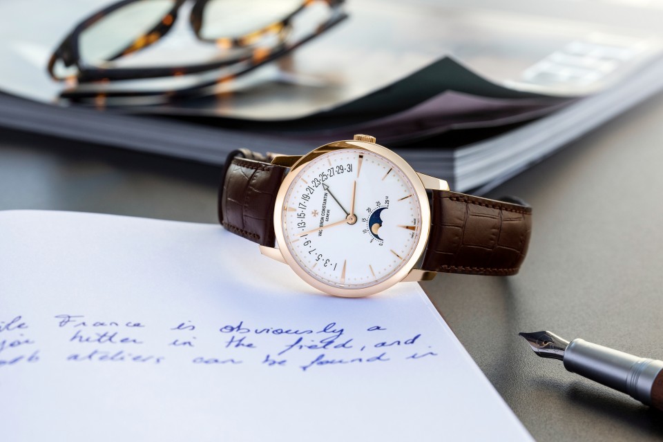 Other view - Lifestyle product photo - Watch - Patrimony moon phase retrograde date - 42.5 mm Pink Gold with Alligator leather strap