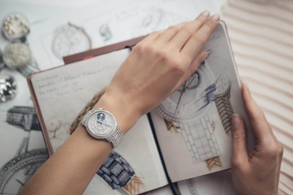 Other view - Lifestyle product photo - Watch - Égérie moon phase jewellery - 37 mm White Gold with White Gold strap