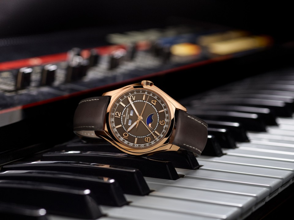 Other view - Lifestyle product photo - Watch - Fiftysix complete calendar - 40 mm Pink Gold with Calfskin leather strap
