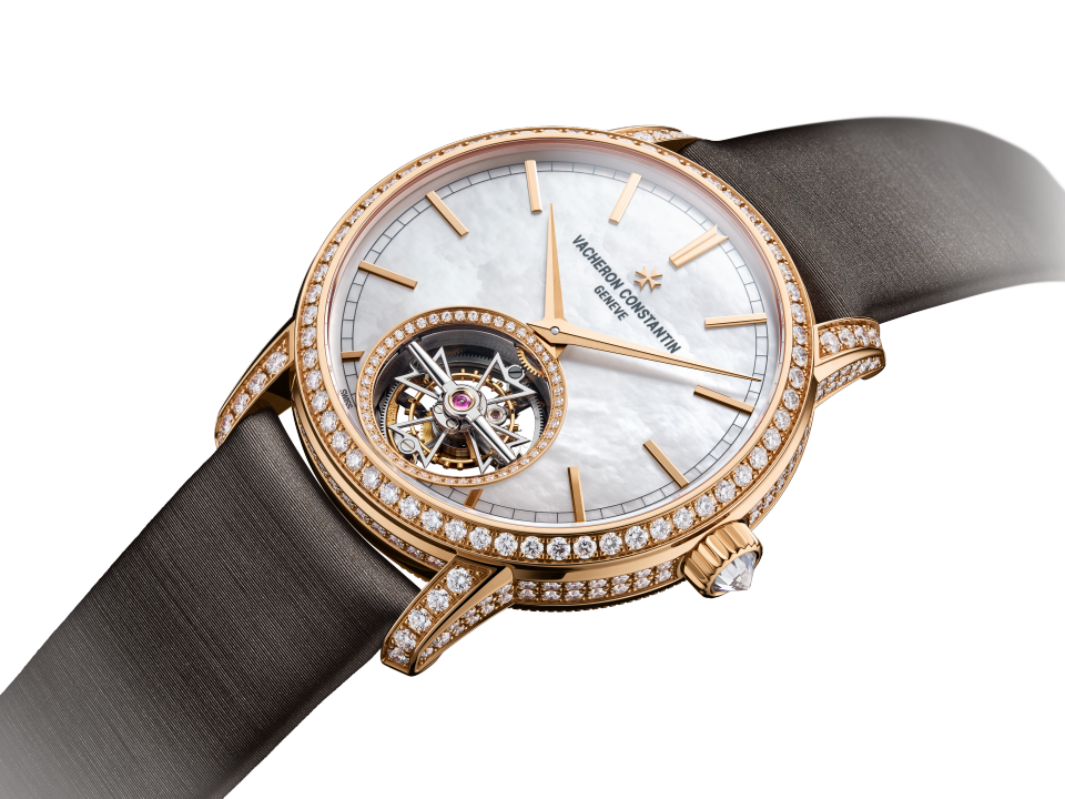 3/4 view - Packshot - Watch - Traditionnelle tourbillon - 39 mm Pink Gold with Satin, Alligator leather straps