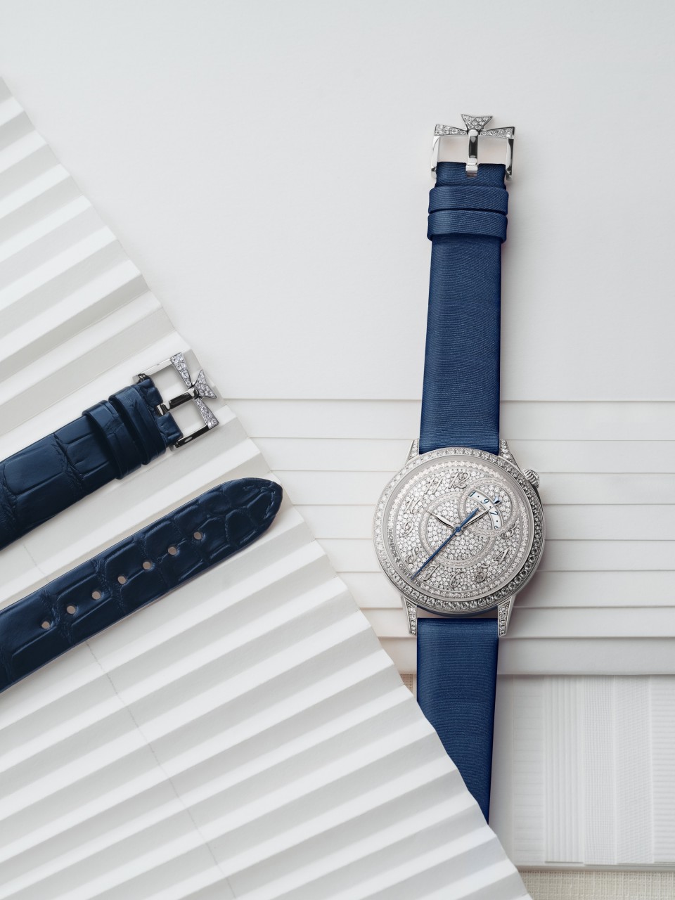 Other view - Lifestyle product photo - Watch - Égérie self-winding - 35 mm White Gold with Satin-effect calfskin leather, Alligator leather straps
