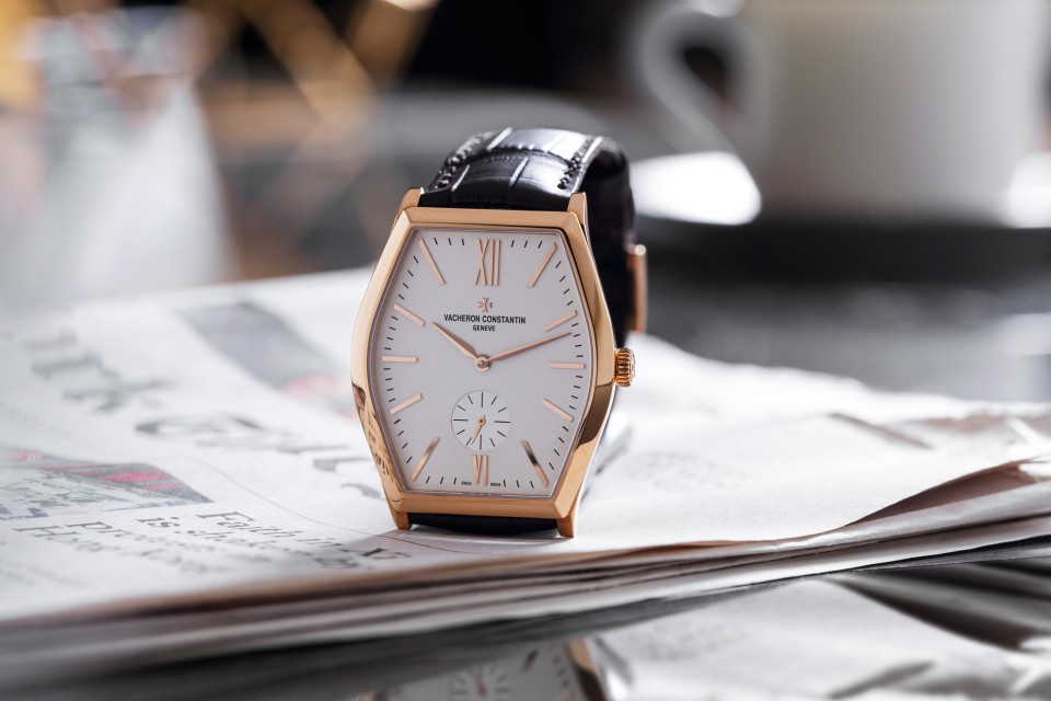 Other view - Lifestyle product photo - Watch - Malte manual-winding - 42 x 36.7 mm Pink Gold with Alligator leather strap