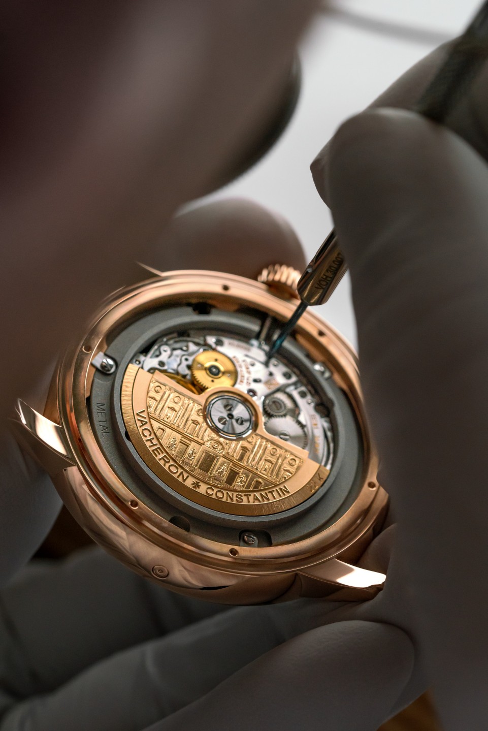 Other view - Lifestyle product photo - Watch - Métiers d'Art Tribute to great civilisations - Grand sphinx de Tanis - 42 mm Pink Gold with Alligator leather strap