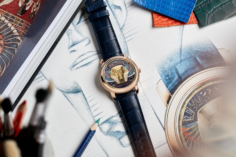 Other view - Lifestyle product photo - Watch - Métiers d'Art Tribute to great civilisations - Grand sphinx de Tanis - 42 mm Pink Gold with Alligator leather strap