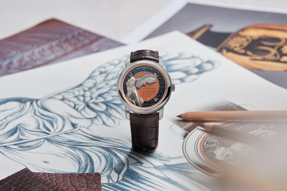 Other view - Lifestyle product photo - Watch - Métiers d'Art Tribute to great civilisations - Victoire de Samothrace - 42 mm White Gold with Alligator leather strap