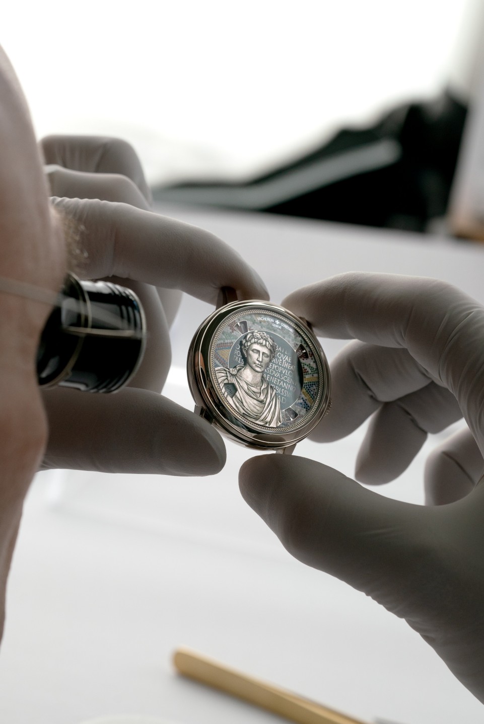 Other view - Lifestyle product photo - Watch - Métiers d'Art Tribute to great civilisations - Buste d'Auguste - 42 mm White Gold with Alligator leather strap
