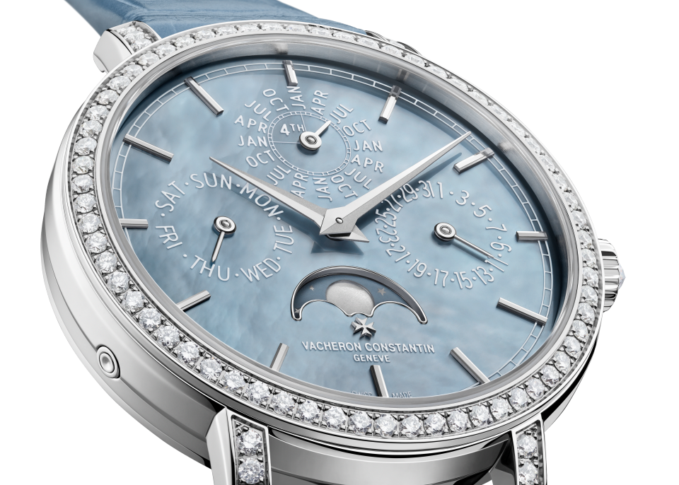 Close-up view - Packshot - Watch - Traditionnelle perpetual calendar ultra-thin - 36.5 mm White Gold with Alligator leather strap