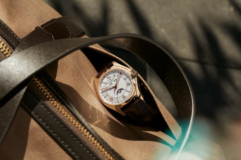 Other view - Lifestyle product photo - Watch - Fiftysix complete calendar - 40 mm Pink Gold with Alligator leather strap
