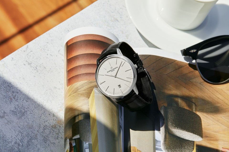 Other view - Lifestyle product photo - Watch - Patrimony self-winding - 40 mm White Gold with Alligator leather strap