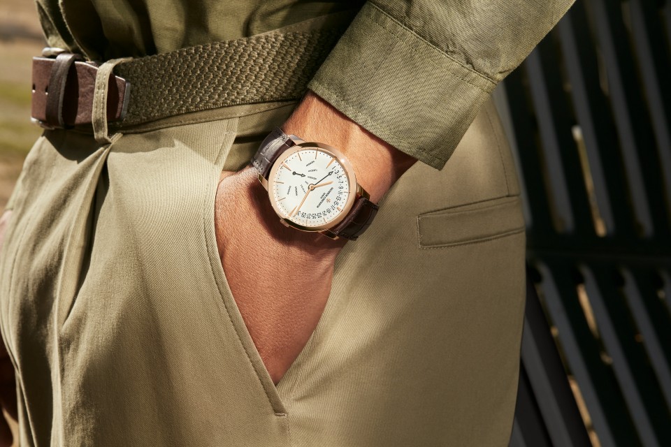 Other view - Lifestyle product photo - Watch - Patrimony retrograde day-date - 42.5 mm Pink Gold with Alligator leather strap