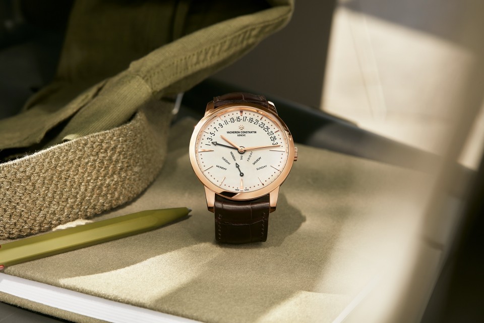 Other view - Lifestyle product photo - Watch - Patrimony retrograde day-date - 42.5 mm Pink Gold with Alligator leather strap