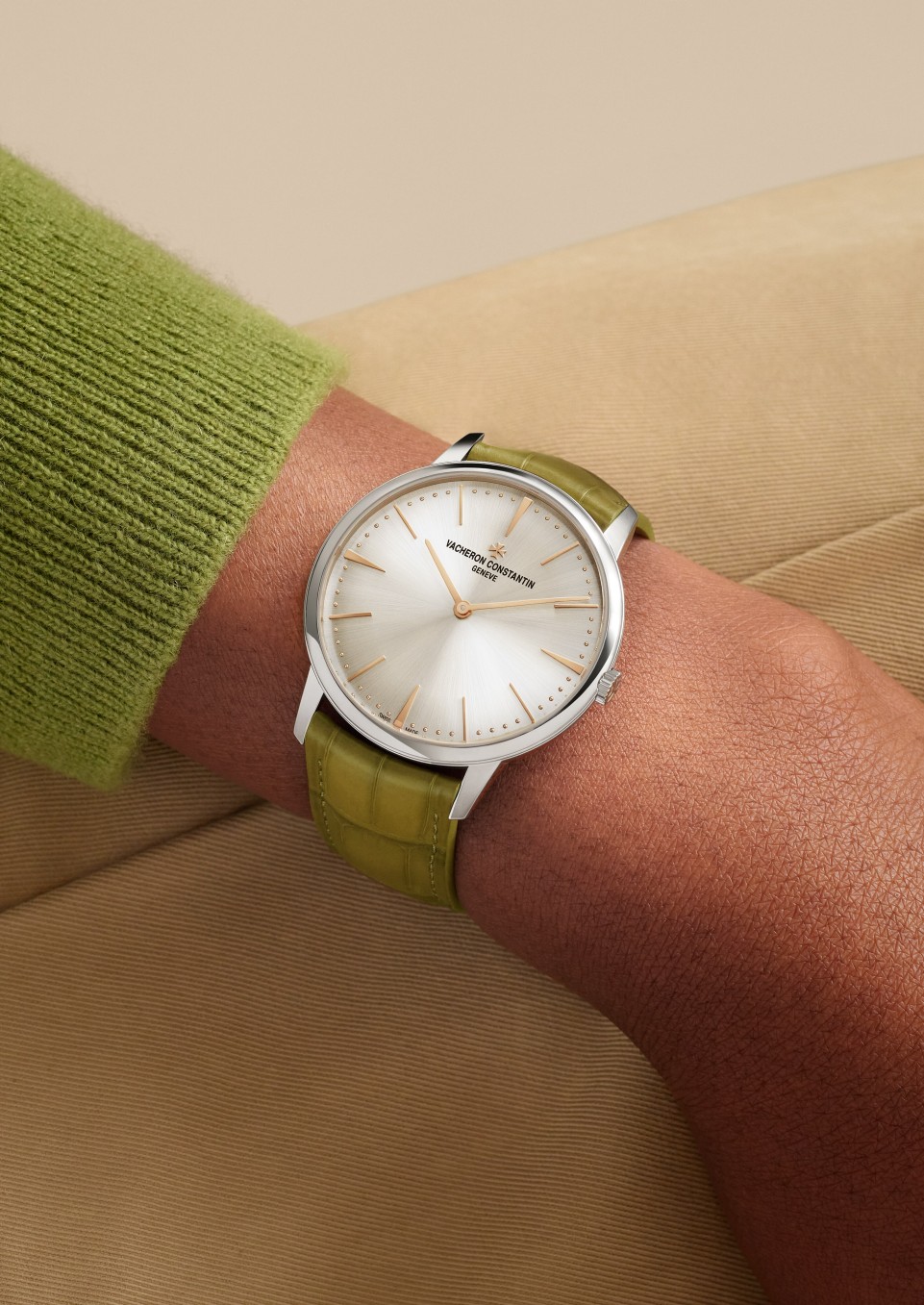  - Lifestyle product photo - Watch - Patrimony manual-winding - 39 mm White Gold with Alligator leather strap