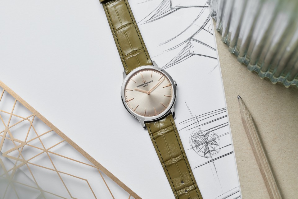 Other view - Lifestyle product photo - Watch - Patrimony manual-winding - 39 mm White Gold with Alligator leather strap