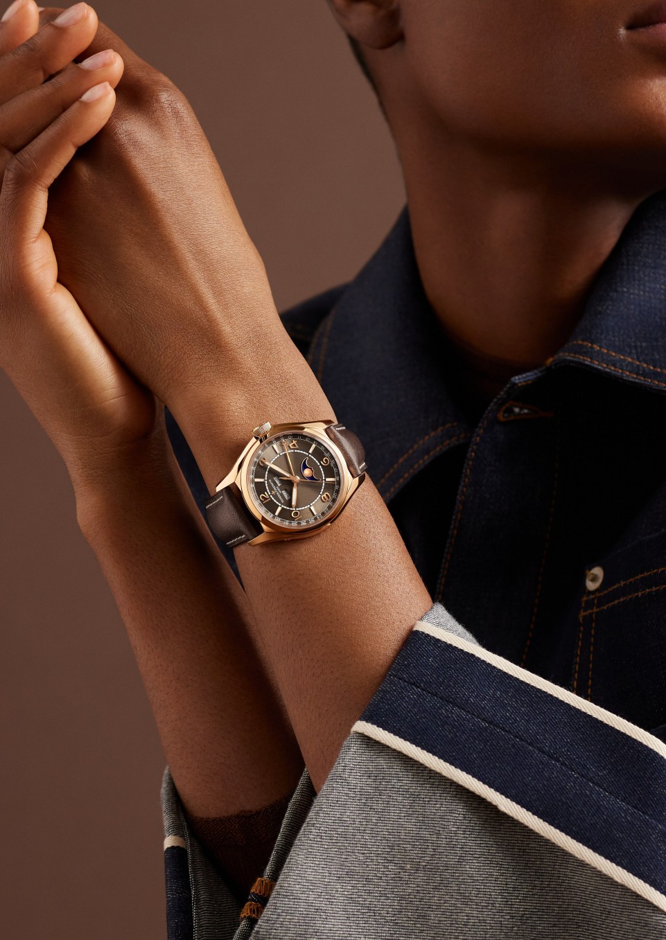  - Lifestyle product photo - Watch - Fiftysix complete calendar - 40 mm Pink Gold with Calfskin leather strap