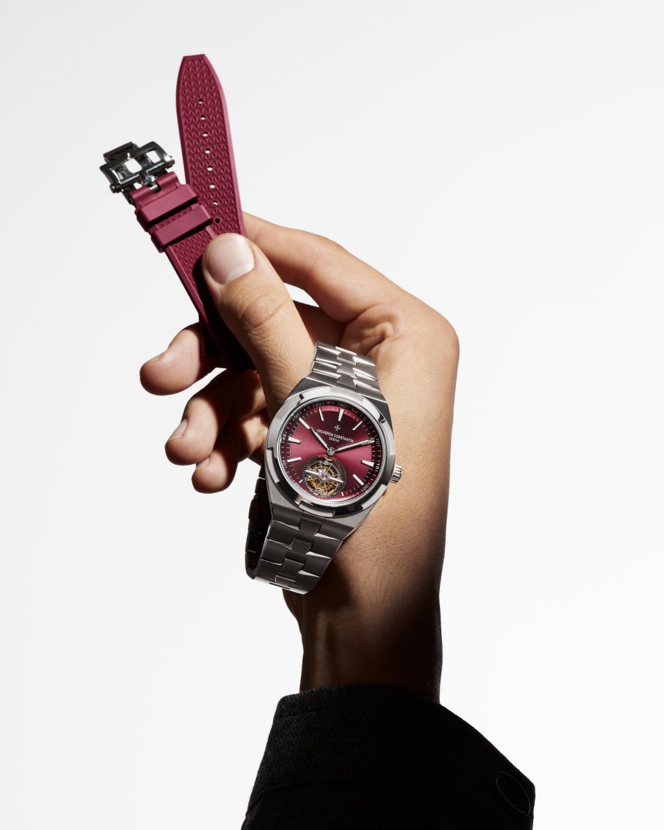 Alternative view - Lifestyle product photo - Watch - Overseas Tourbillon - 42.5 mm Titanium with Rubber, Titanium straps
