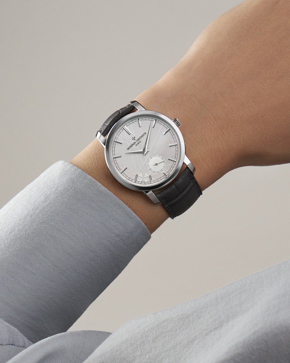 Alternative view - Lifestyle product photo - Watch - Traditionnelle manual-winding - 38 mm Platinum with Alligator leather strap