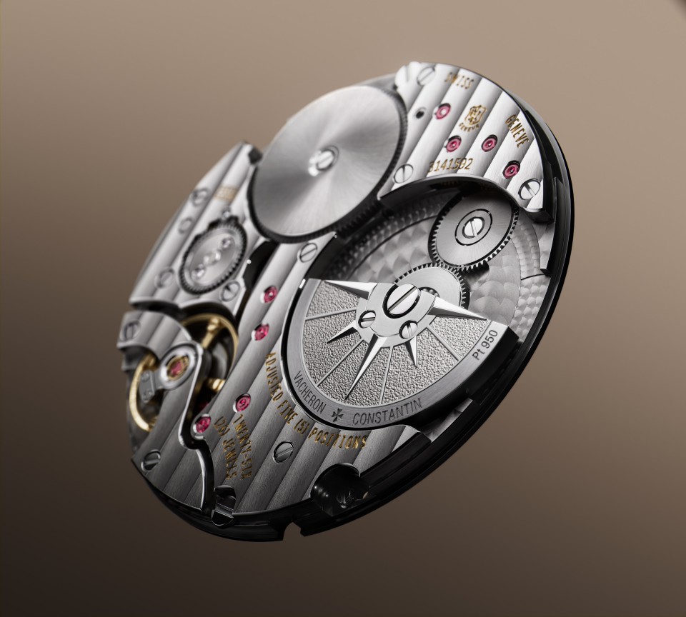 3/4 view - Packshot - Watch - Overseas self-winding ultra-thin - 39.5 mm Platinum with Rubber, Alligator leather, 950 platinum straps
