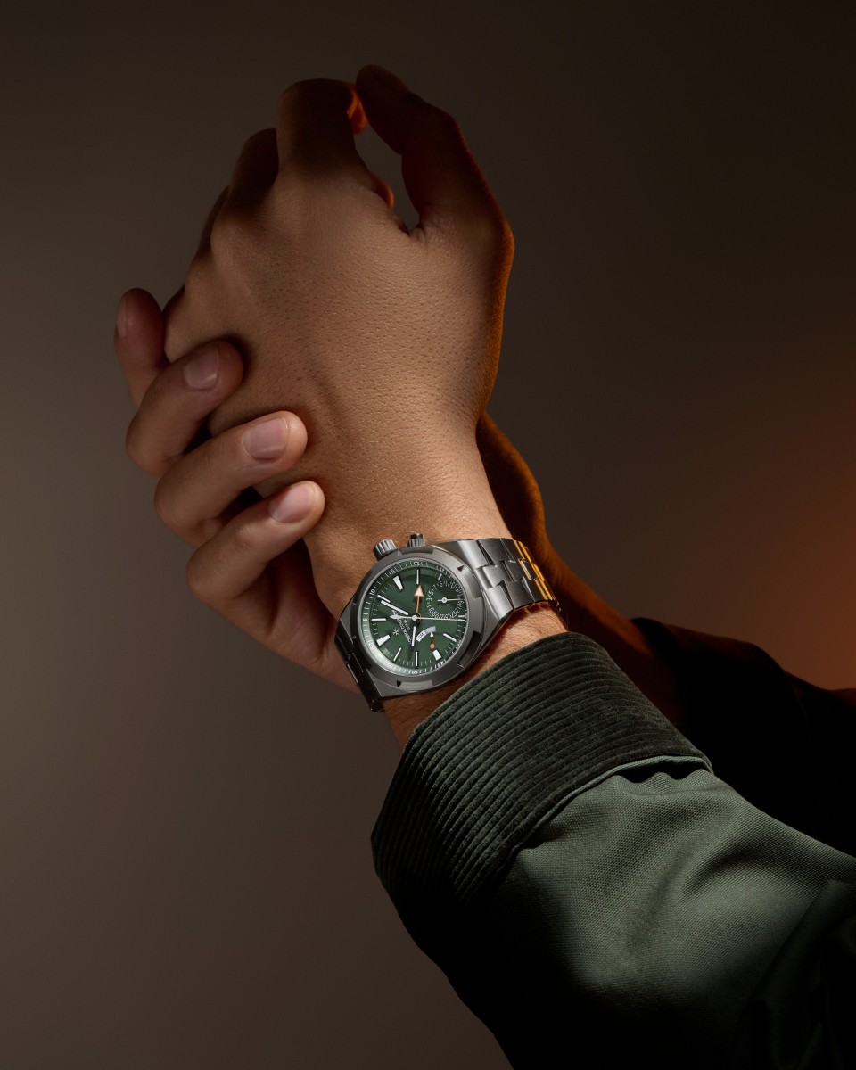 Alternative view - Lifestyle product photo - Watch - Overseas dual time Cardinal Points - West - 41 mm Titanium with Rubber, Titanium straps