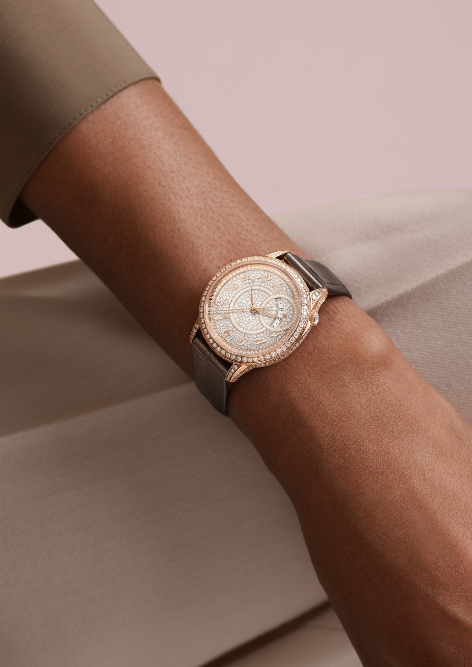  - Lifestyle product photo - Watch - Égérie self-winding - 35 mm Pink Gold with Alligator leather, Satin straps
