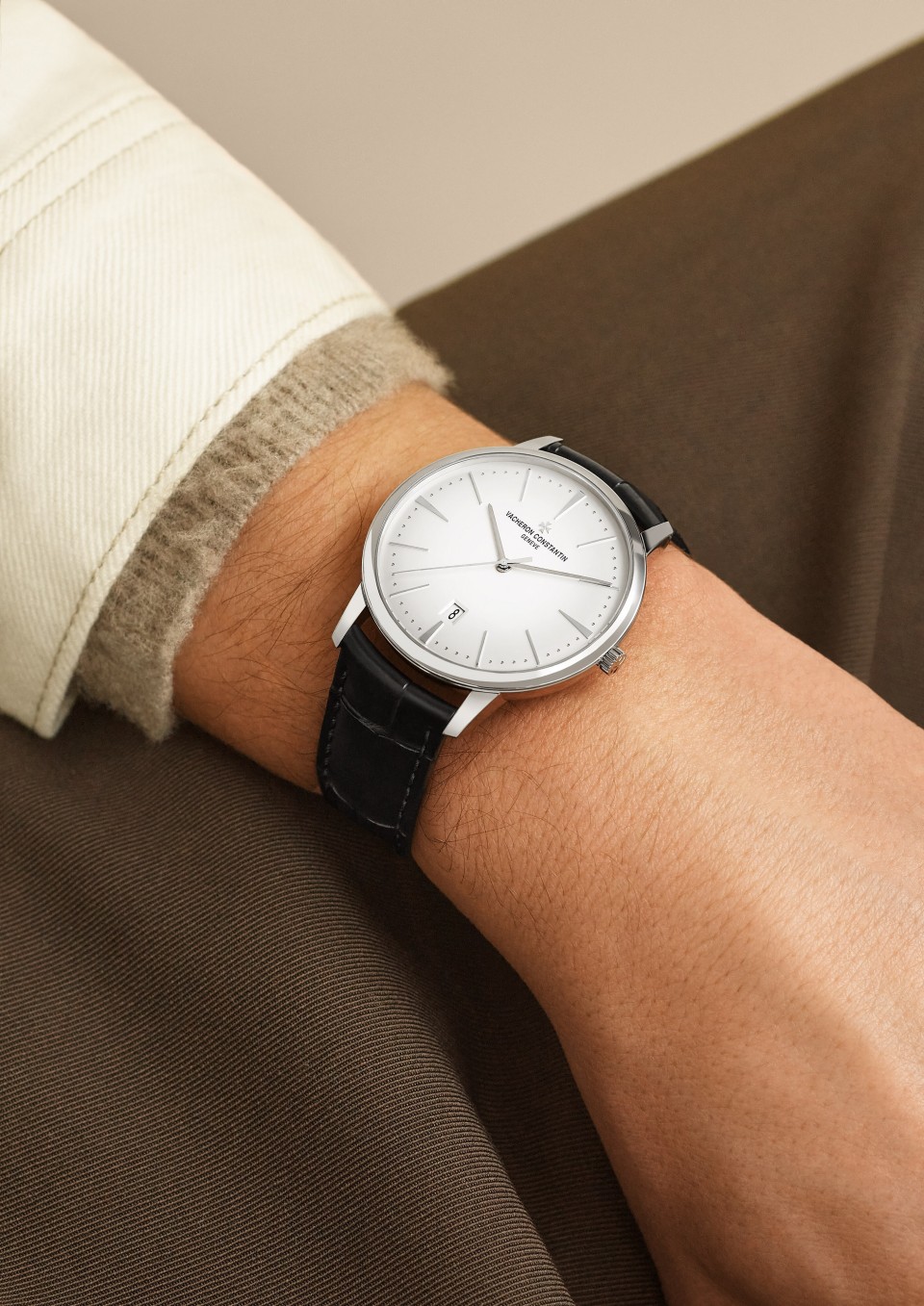  - Lifestyle product photo - Watch - Patrimony self-winding - 40 mm White Gold with Alligator leather strap