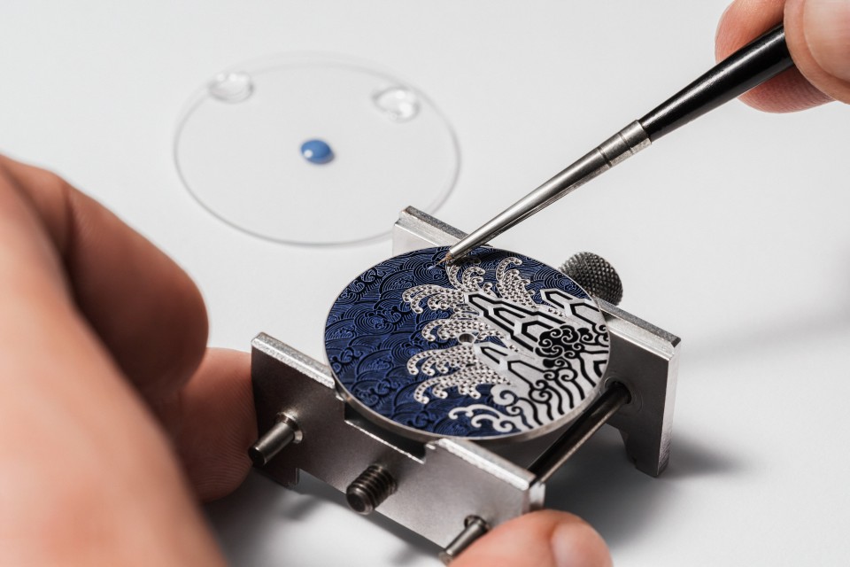  - Image - Watch - Métiers d’Art Tribute to traditional symbols - Moonlight slivers - 38 mm White Gold with Alligator leather strap