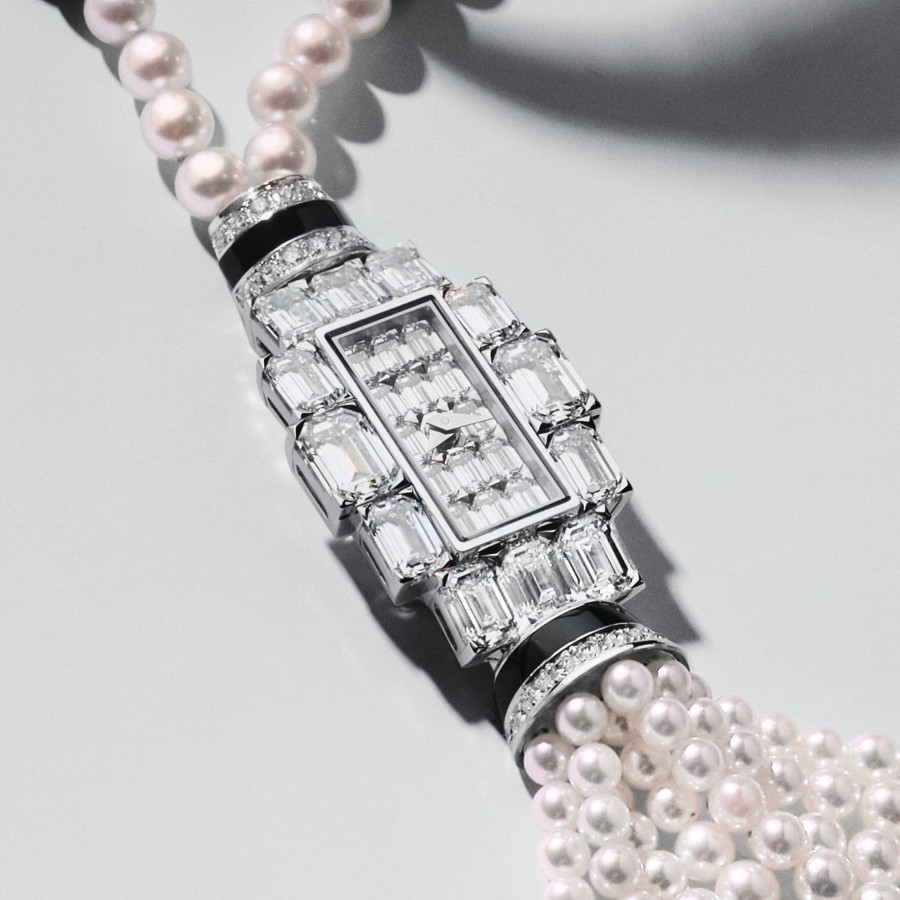 Hands creating a jewel on the wrist