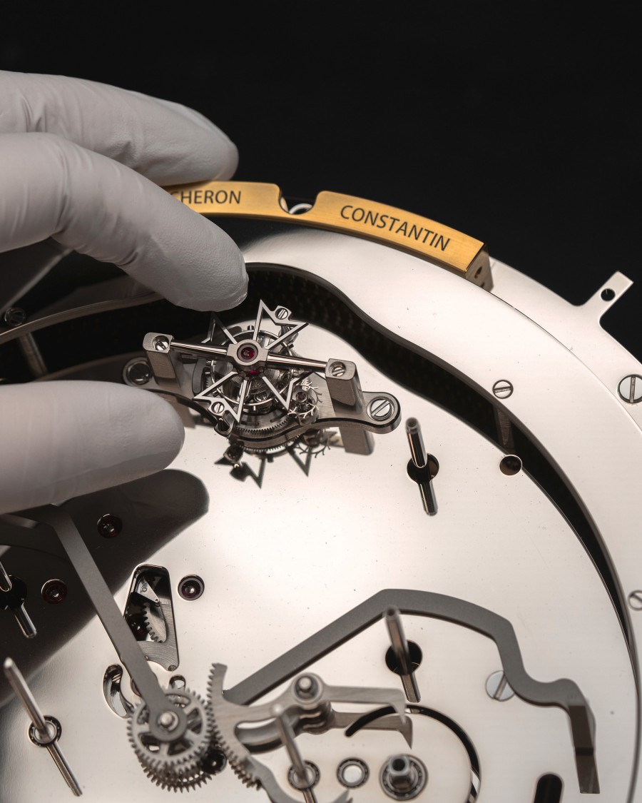Image illustrating the technical elements of a watch 