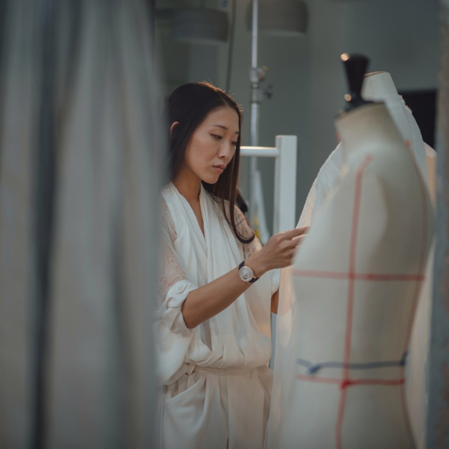 Yiqing Yin wearing Vacheron  Constantin wristwatch.