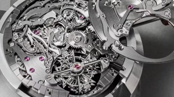 Close-up of the Overseas Grand Complication Openface movement.