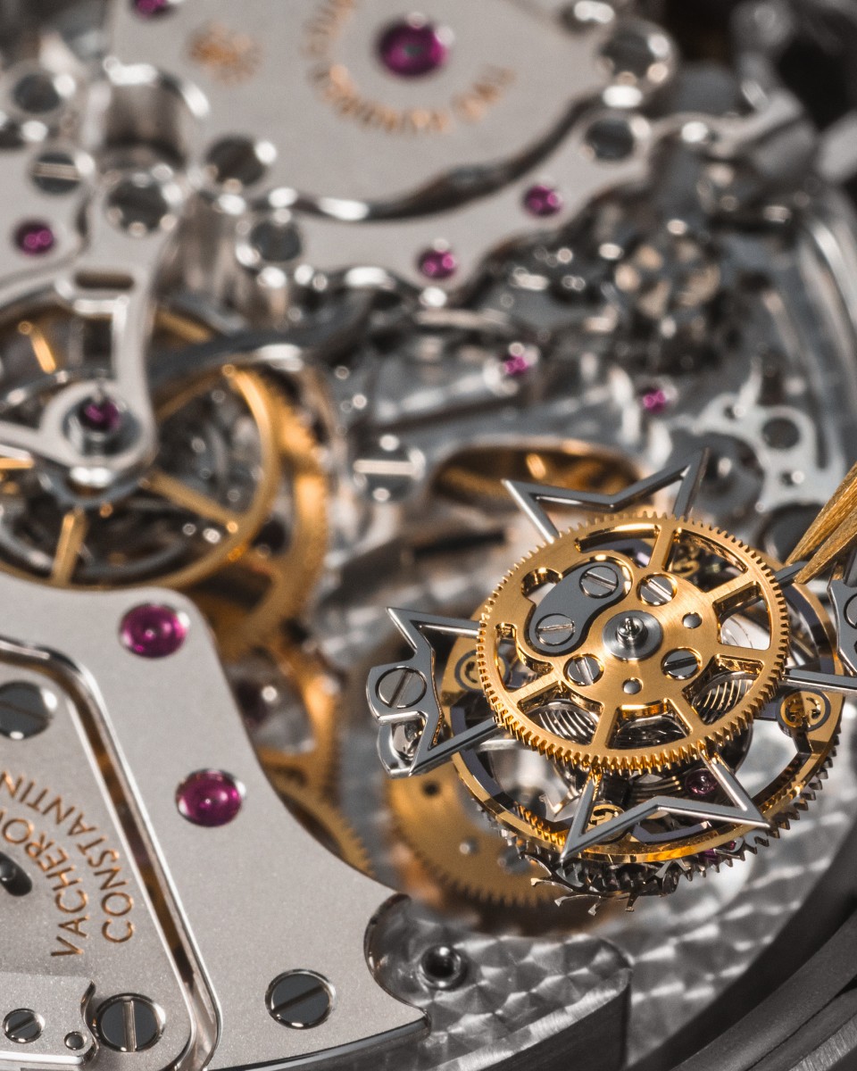 Complex watch mechanism zoomed up